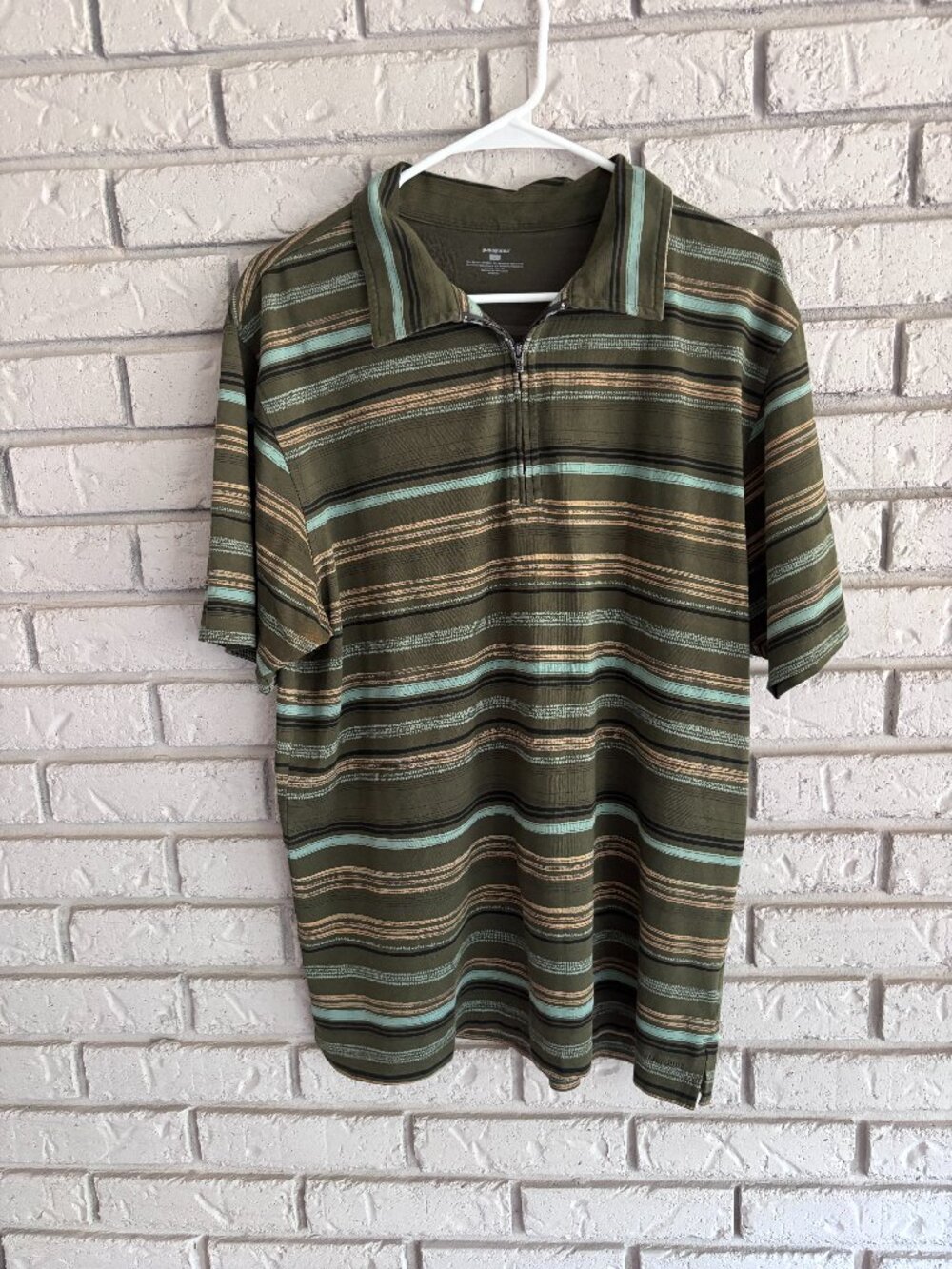 Patagonia Men’s Zip Polo Size Large Striped Green *Desc.
